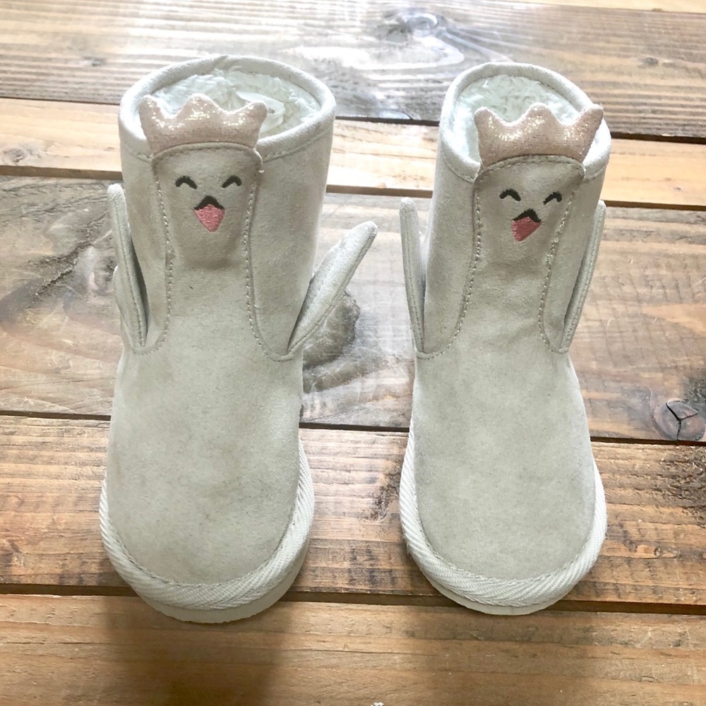 Old Navy Toddler Swan Suede Boots